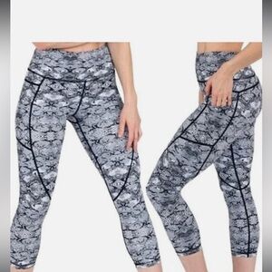 Zyia Light N Tight Crop Leggings High Rise Side Pocket Snake Print Size M (8-10)